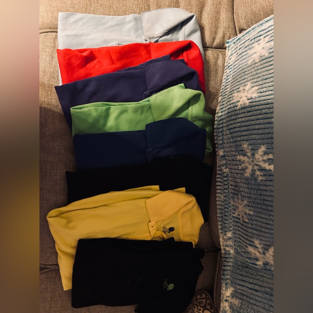 Size small juniors collared shirts 
Variety of colors. see picture